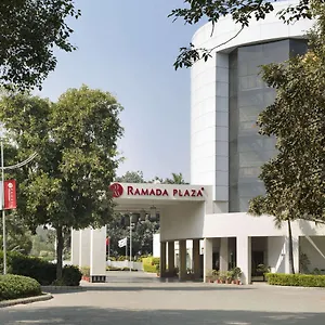 Hotel Ramada Plaza By Wyndham Jhv *****